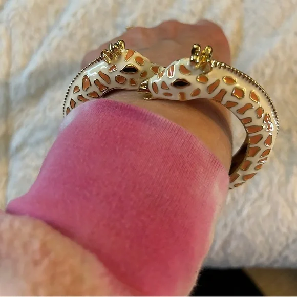 Giraffes Hinged Bracelet - Picture 4 of 9